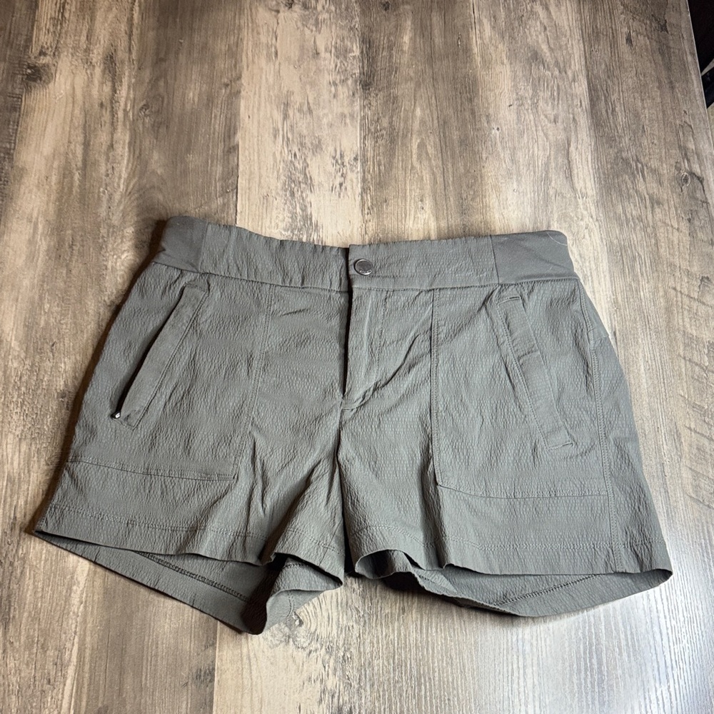 Athleta Tekkie Women's Olive Shorts